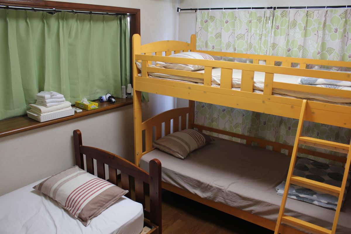 Habitación triple estándar | Wifi gratis y ropa de cama
