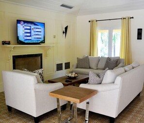 Villa, 6 chambres, piscine privée, en front de plage | Salle de séjour