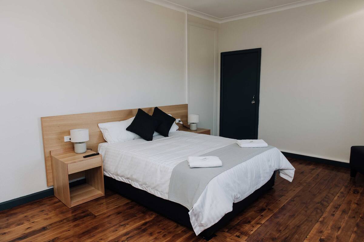 Premium bedding, blackout drapes, WiFi (free), bed sheets