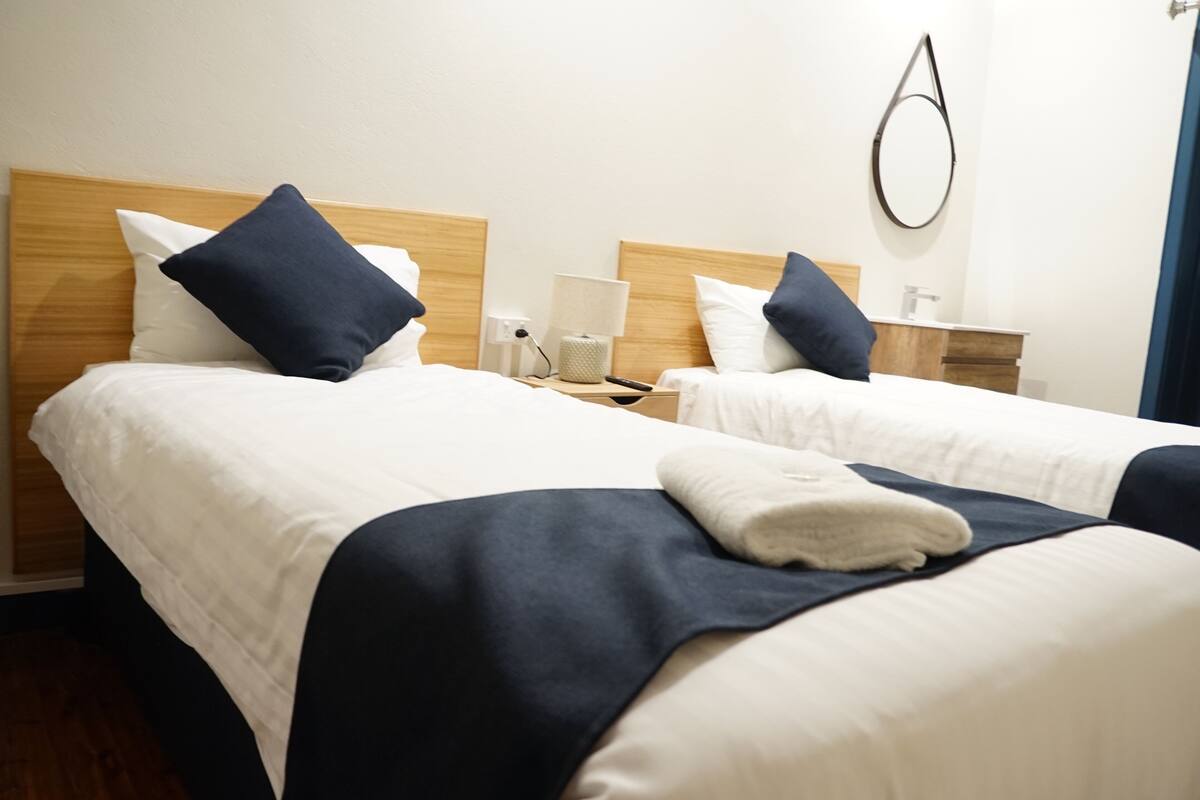 Twin Room with Shared Bathroom | Premium bedding, blackout drapes, WiFi (free), bed sheets