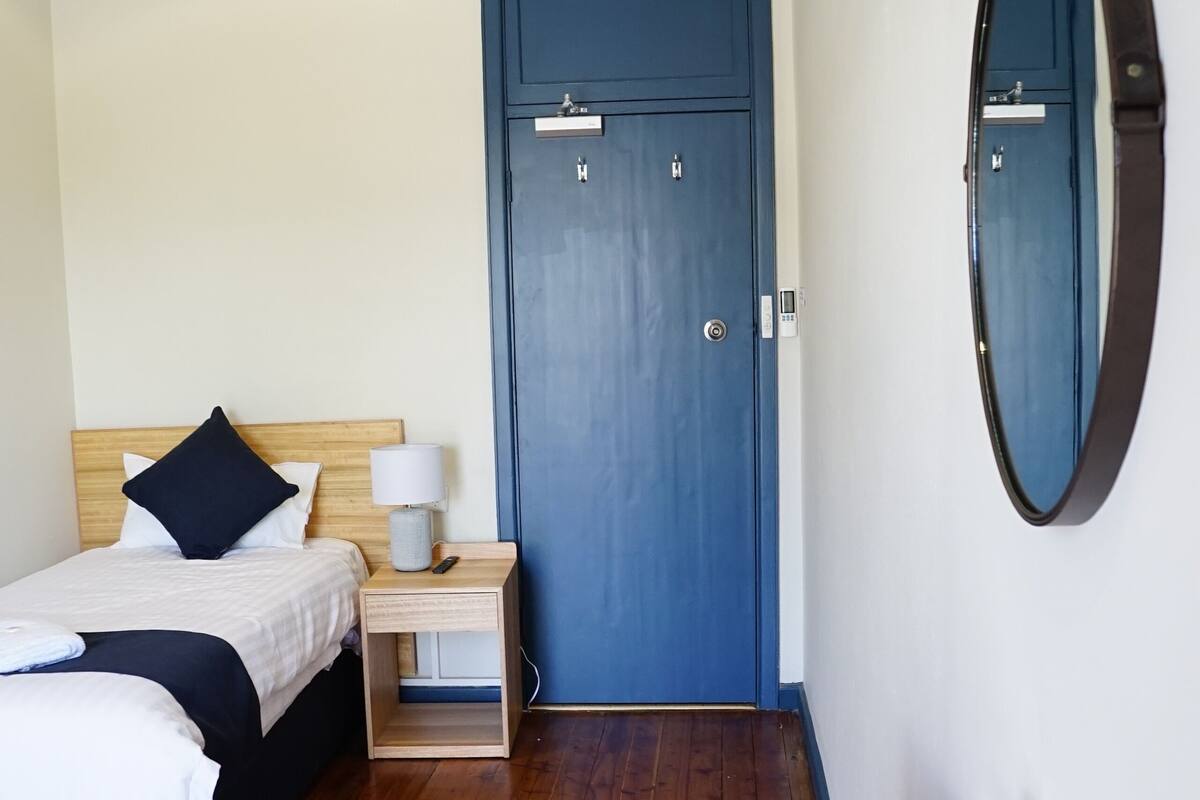 Premium bedding, blackout drapes, WiFi (free), bed sheets