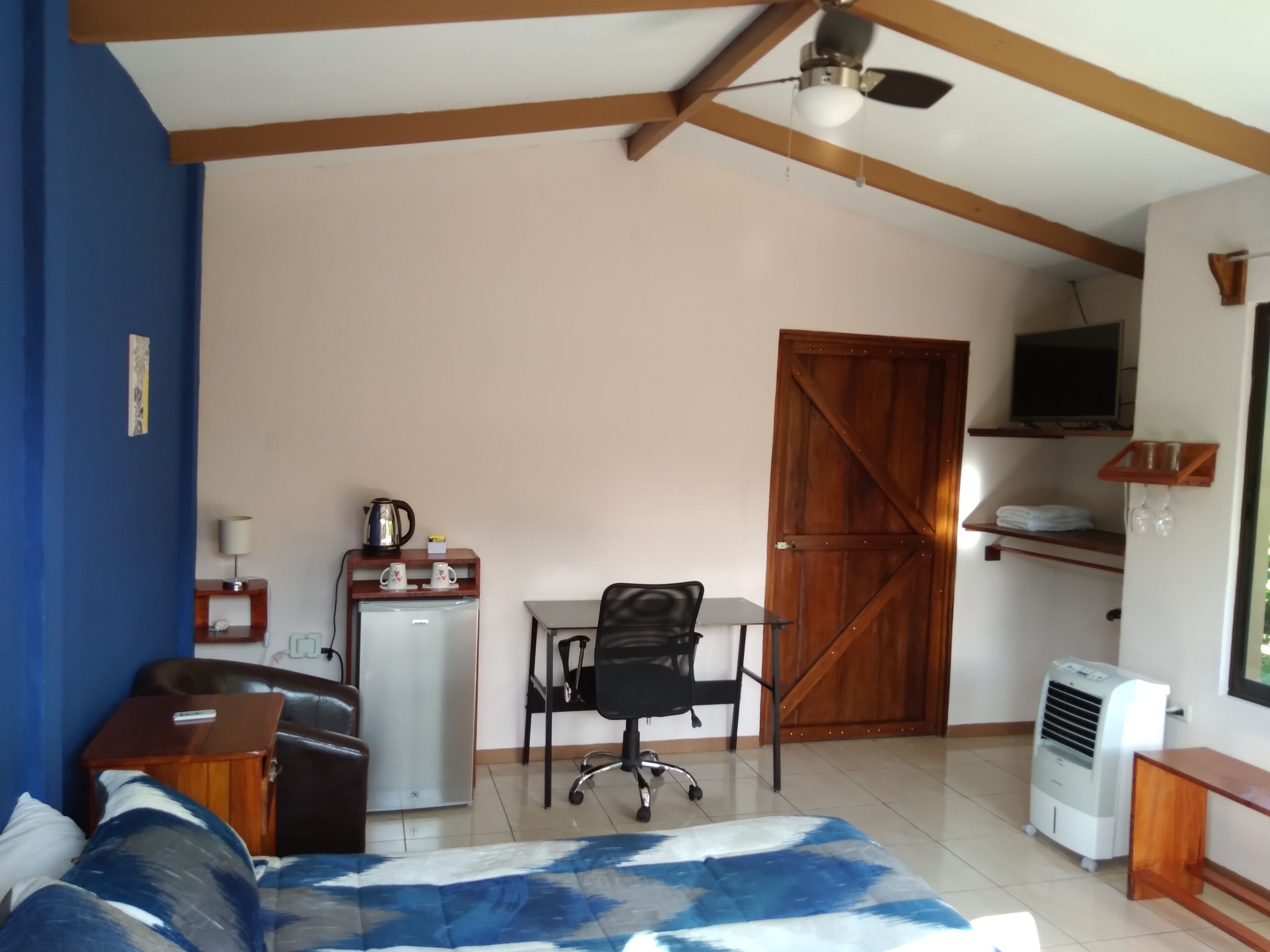 comfort room | 1 bedroom, select comfort beds, minibar, blackout curtains