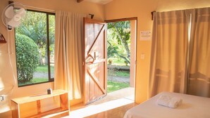 Standard Bungalow, 2 Double Beds - Paraiso Volcano Lodge (Guayabo)