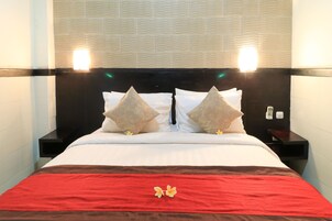 Escritorio, wifi gratis y ropa de cama 