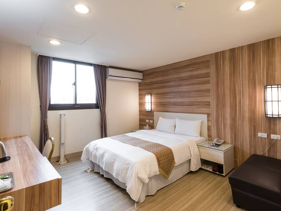 Double Room | Meja, langsir/tirai gelap terus, kalis bunyi, seterika/papan seterika