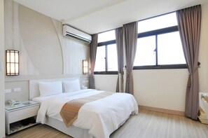 Family Room | Desk, blackout curtains, soundproofing, iron/ironing board - ChengDian Hotel (New Taipei City)