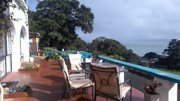 Quarto, 1 cama Queen, vista para o mar | Terraço/pátio