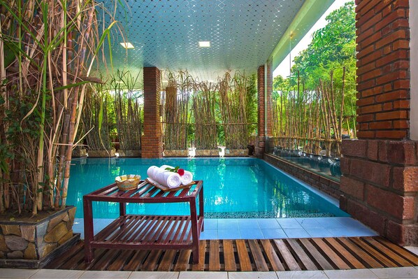 Piscine couverte, piscine extérieure