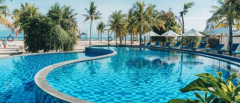 Outdoor pool, pool umbrellas