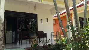 Twin Room | Terrace/patio - Mas Bungalows Lovina (Buleleng)
