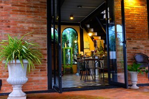 Lobby sitting area - Pattara House (Buriram)