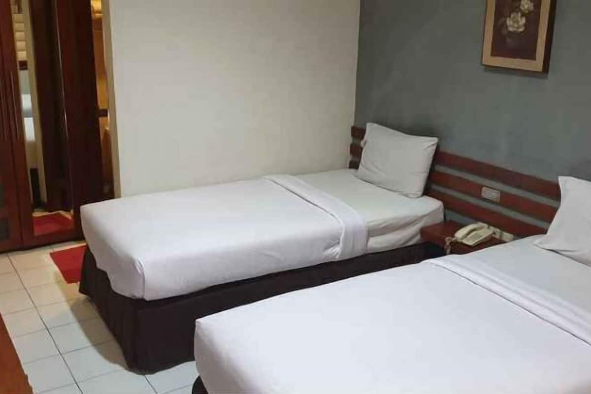 Desk, free WiFi, bed sheets