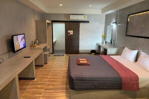 Deluxe Double Room, 1 King Bed | Desk, blackout drapes, rollaway beds, free WiFi