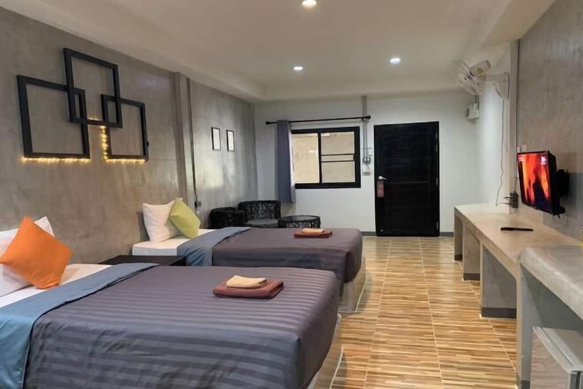 Desk, blackout drapes, WiFi (free), bed sheets