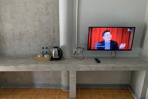 Budget Double Room | โต๊ะทำงาน, ผ้าม่านกันแสง, เตียงเสริม/เปล, Wi-Fi ฟรี