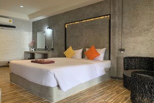 Deluxe Double Room, 1 King Bed | Desk, blackout drapes, free WiFi, bed sheets