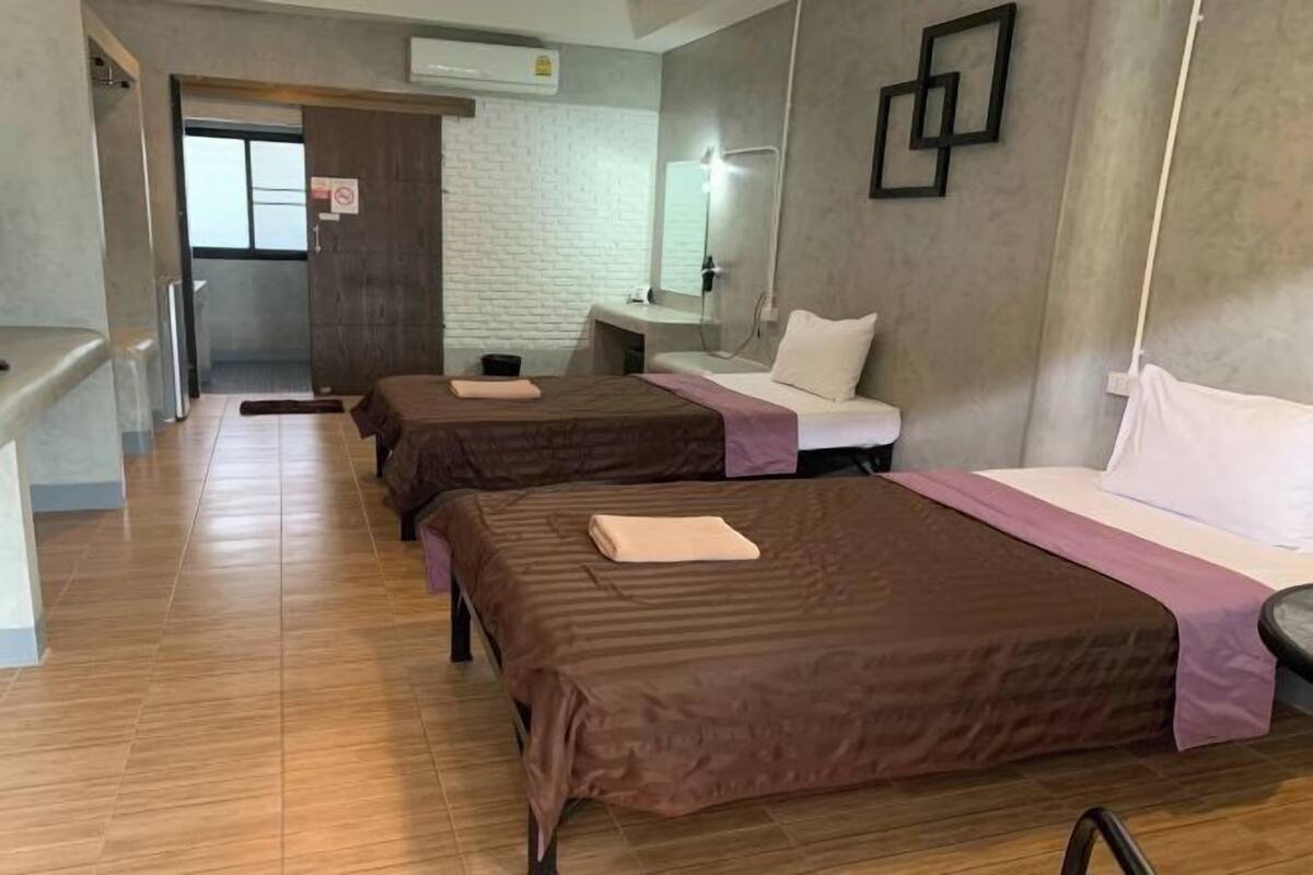 Bureau, rideaux occultants, lits pliants/supplémentaires, Wi-Fi gratuit