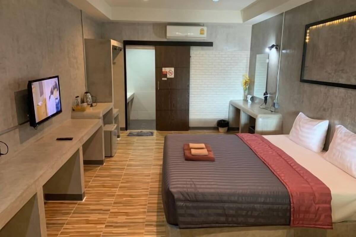 1 bedroom, desk, blackout curtains, rollaway beds
