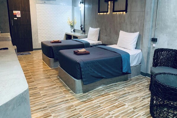 ห้องดีลักซ์ทวิน | โต๊ะทำงาน, ผ้าม่านกันแสง, เตียงเสริม/เปล, Wi-Fi ฟรี