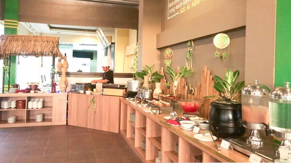 Breakfast for a fee - Grand Madani Hotel (Mataram)