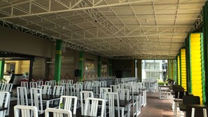 Se sirven desayunos, comidas y cenas