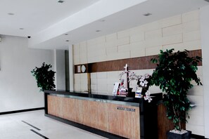 Reception - N2 Hotel Gunung Sahari (Jakarta)