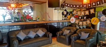 C & L Bay View Inn