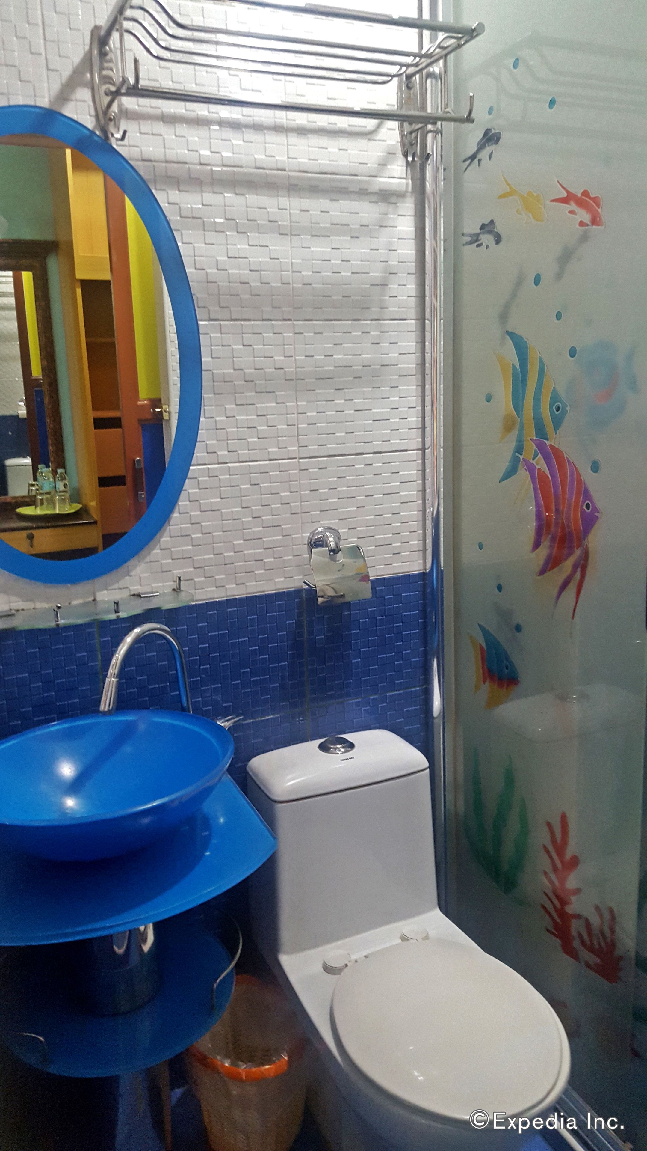 shower, free toiletries, towels