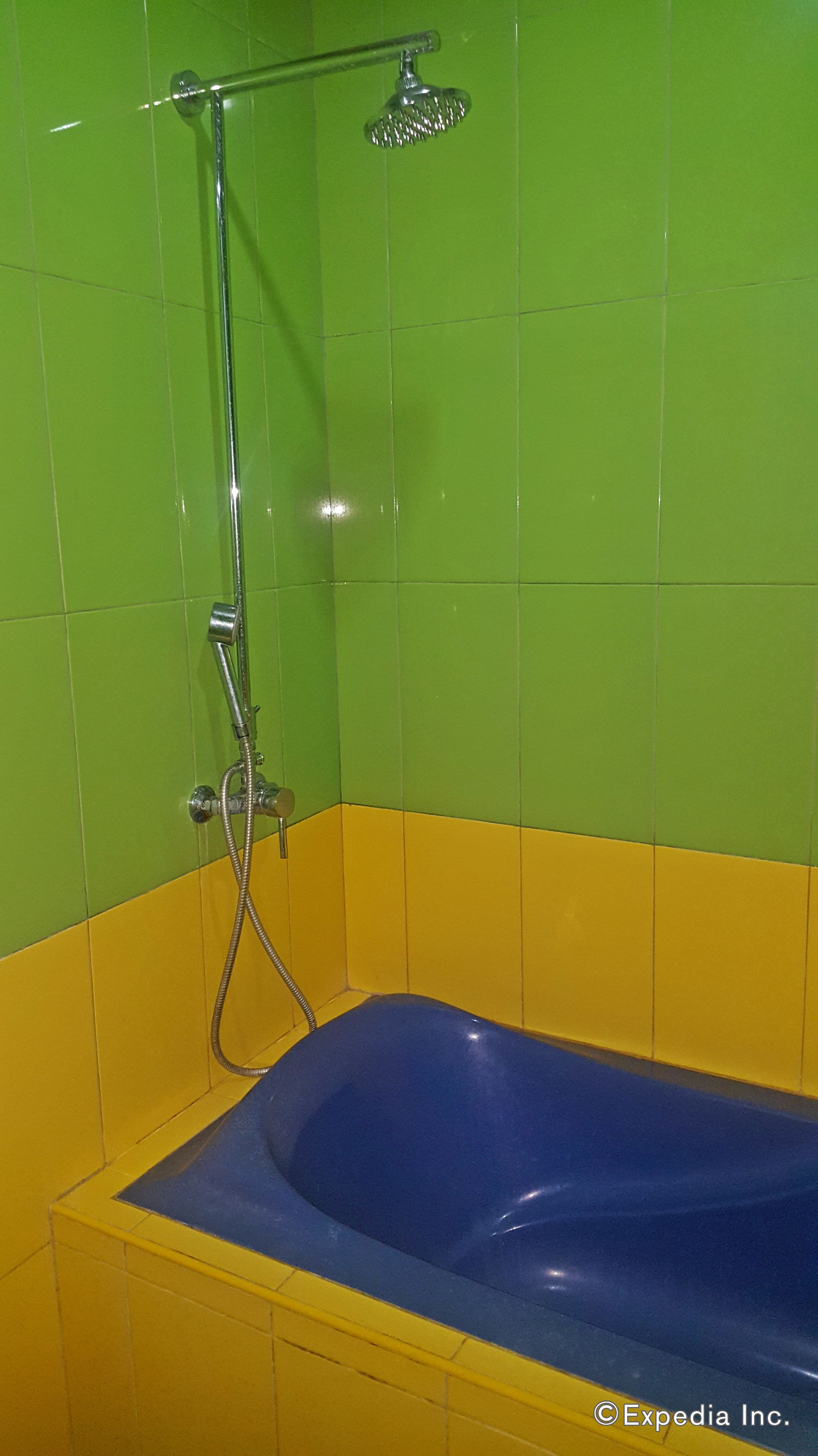 suite | bathroom shower