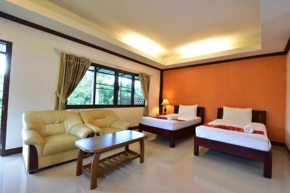 Minibar, individually decorated, individually furnished, desk