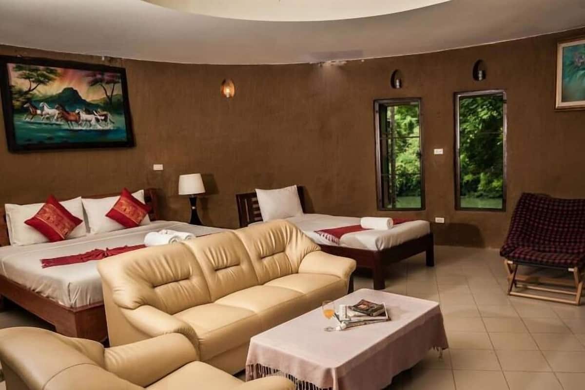 Living area | Flat-screen TV