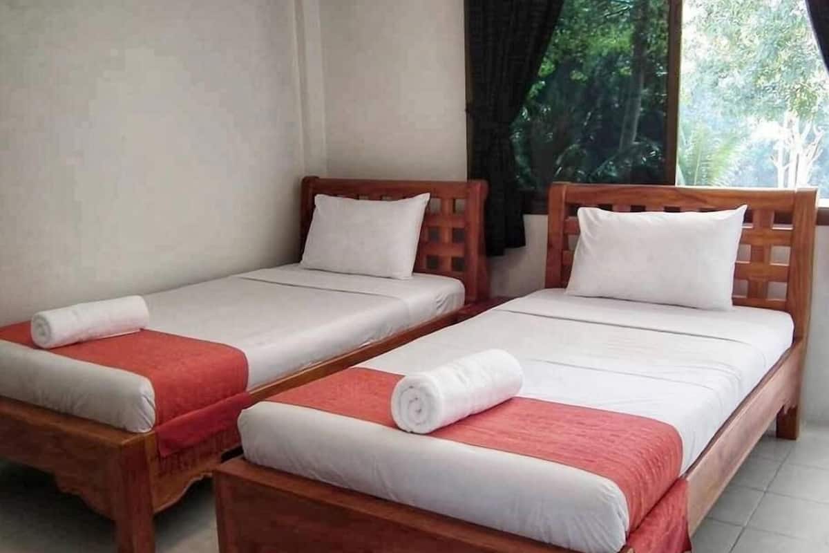 Minibar, individually decorated, individually furnished, desk