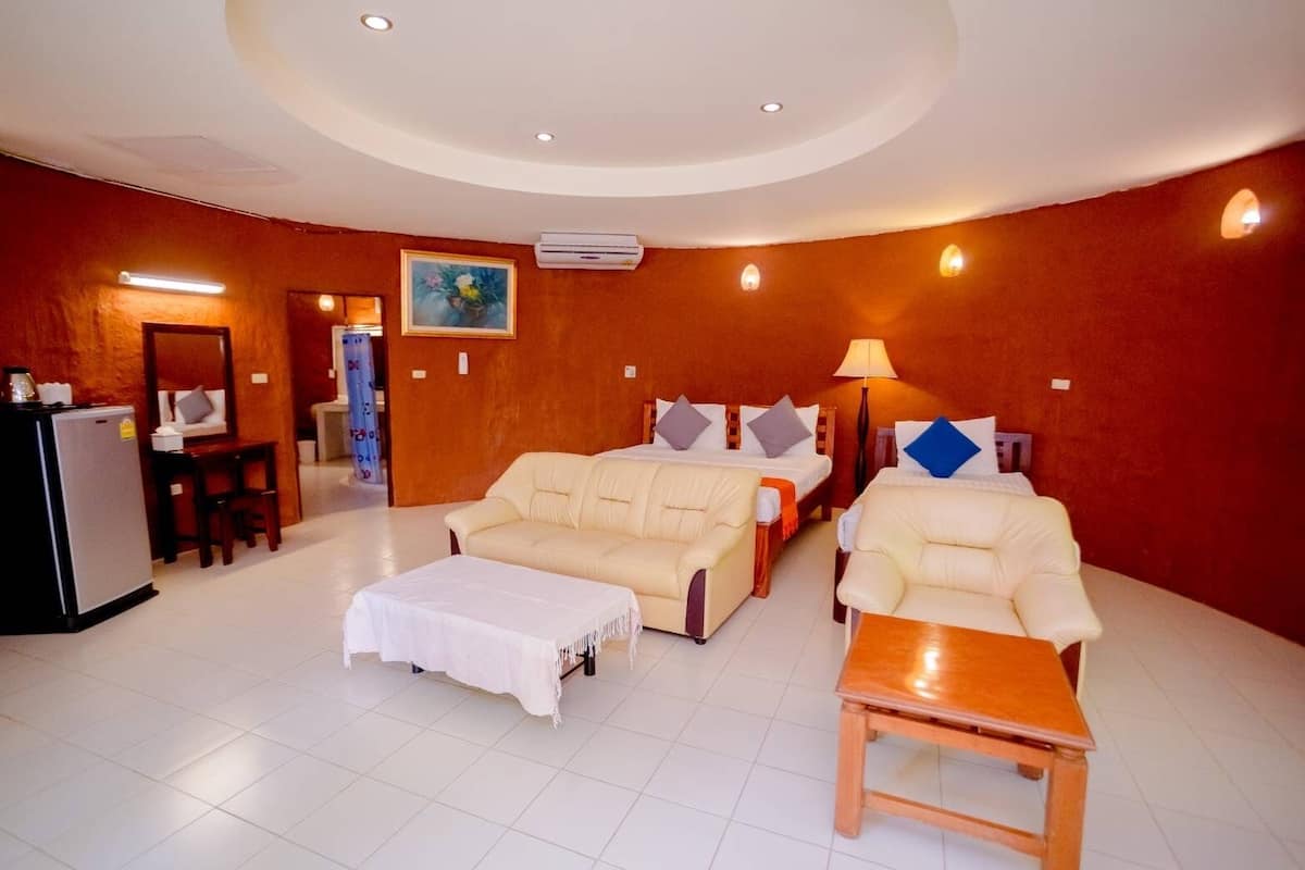 Baan Din Yai | Minibar, individually decorated, individually furnished, desk
