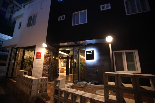 Porch - Good Day Mate Hostel (Busan)