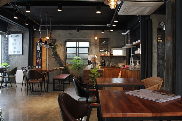 Petit déjeuner continental compris tous les jours