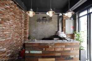 Mostrador de check-in y check-out