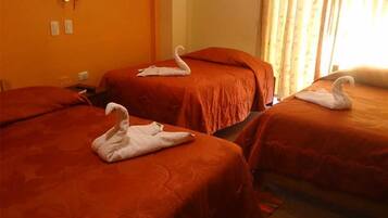 Triple Room | In-room safe, iron/ironing board, free WiFi
