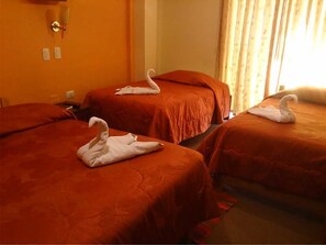 Triple Room | In-room safe, iron/ironing board, free WiFi