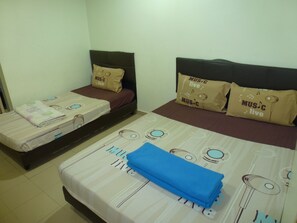 Family Room | Iron/ironing board, free WiFi - Batu Berendam INN (Malacca City)