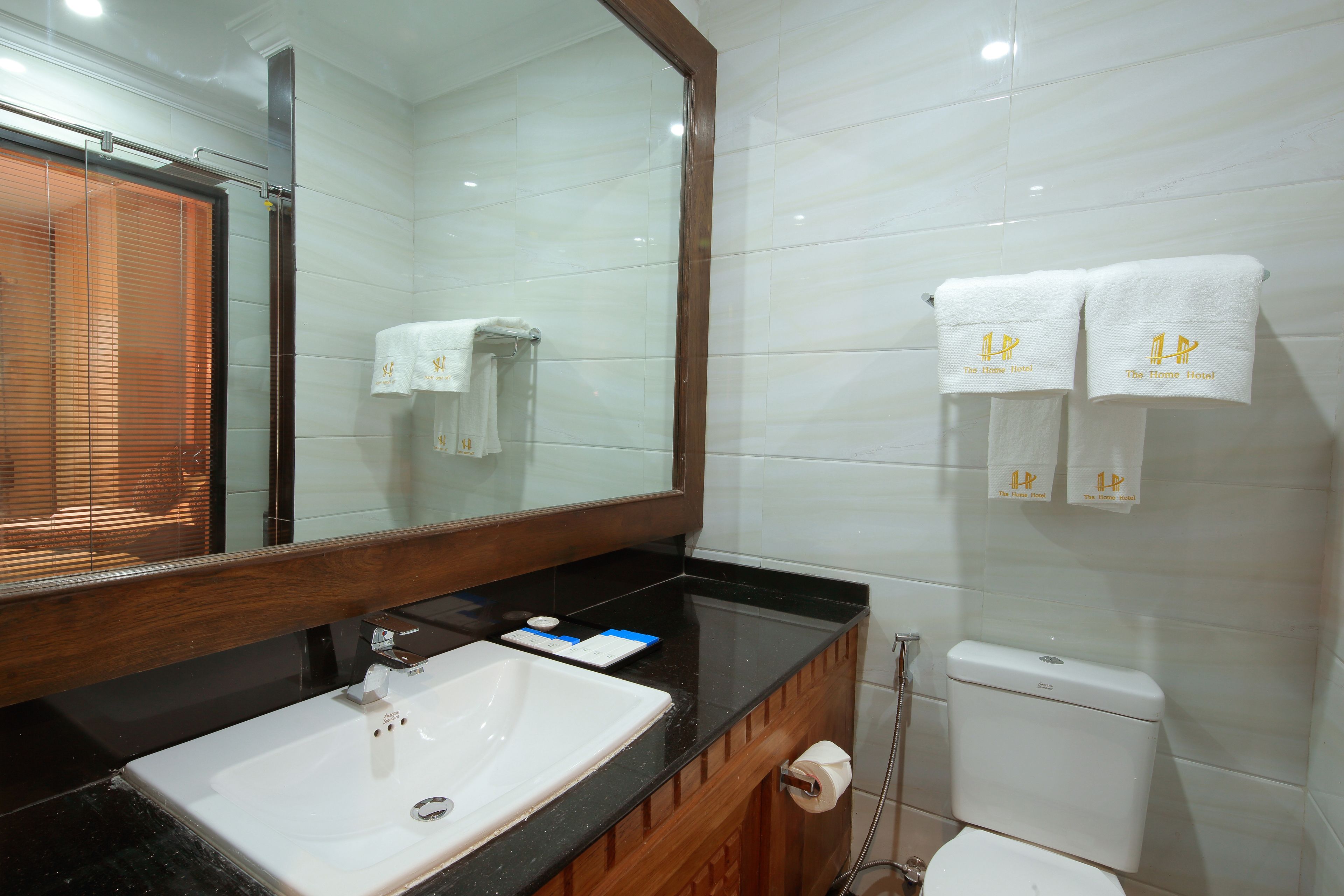 shower, rainfall showerhead, free toiletries, hair dryer