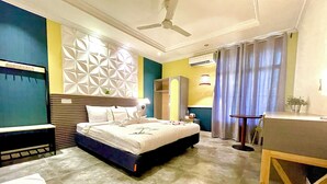 In-room safe, desk, soundproofing, iron/ironing board - Koimala Hotel (Maamigili)