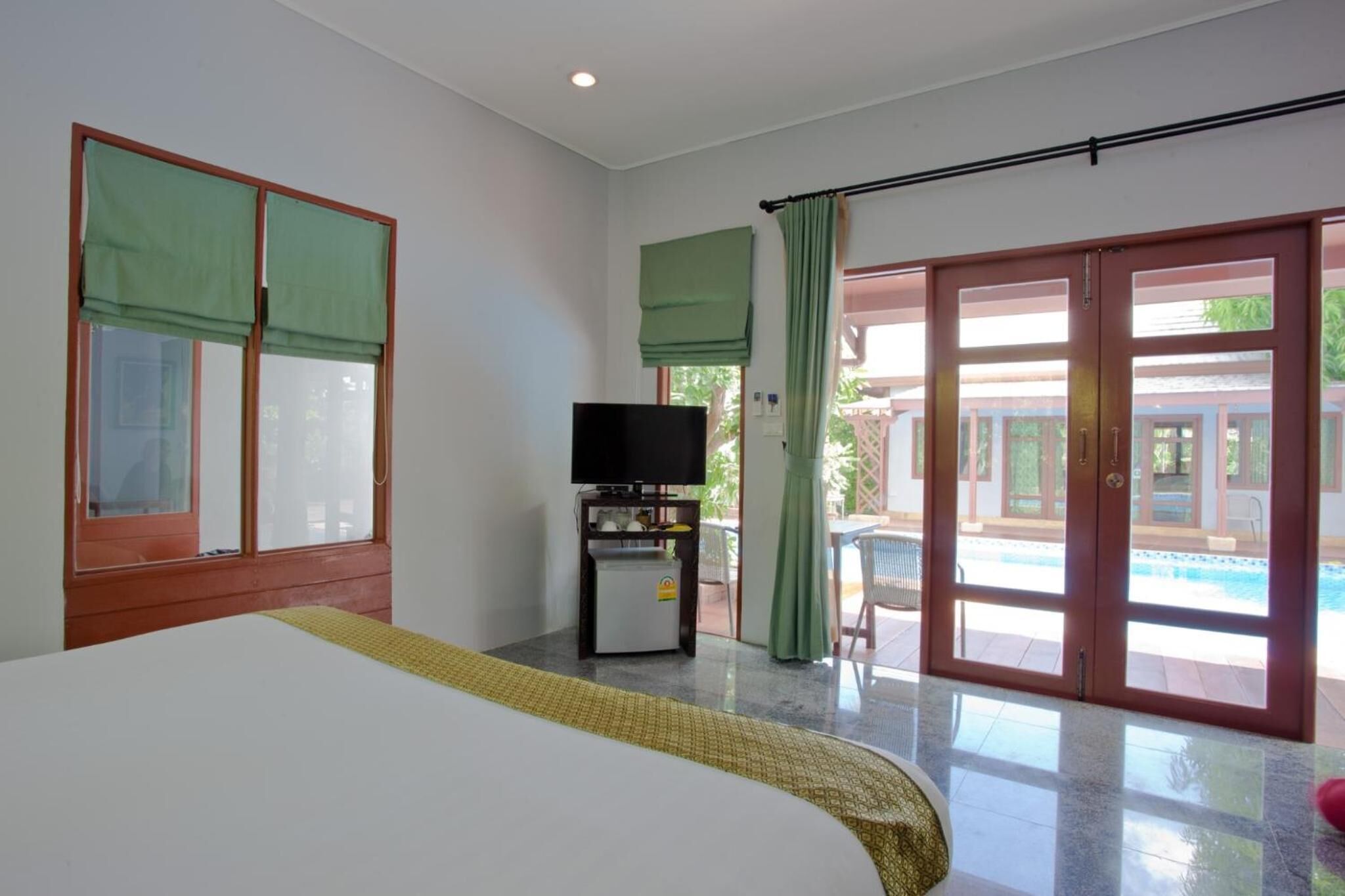 free minibar, desk, blackout curtains, rollaway beds