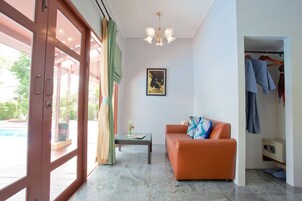 Deluxe Double Room | Free minibar, desk, blackout drapes, rollaway beds