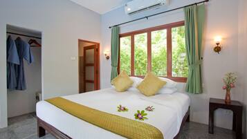 ห้องดีลักซ์ดับเบิล | มินิบาร์ฟรี, โต๊ะทำงาน, ผ้าม่านกันแสง, เตียงเสริม/เปล