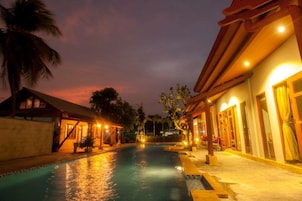 Outdoor pool, sun loungers