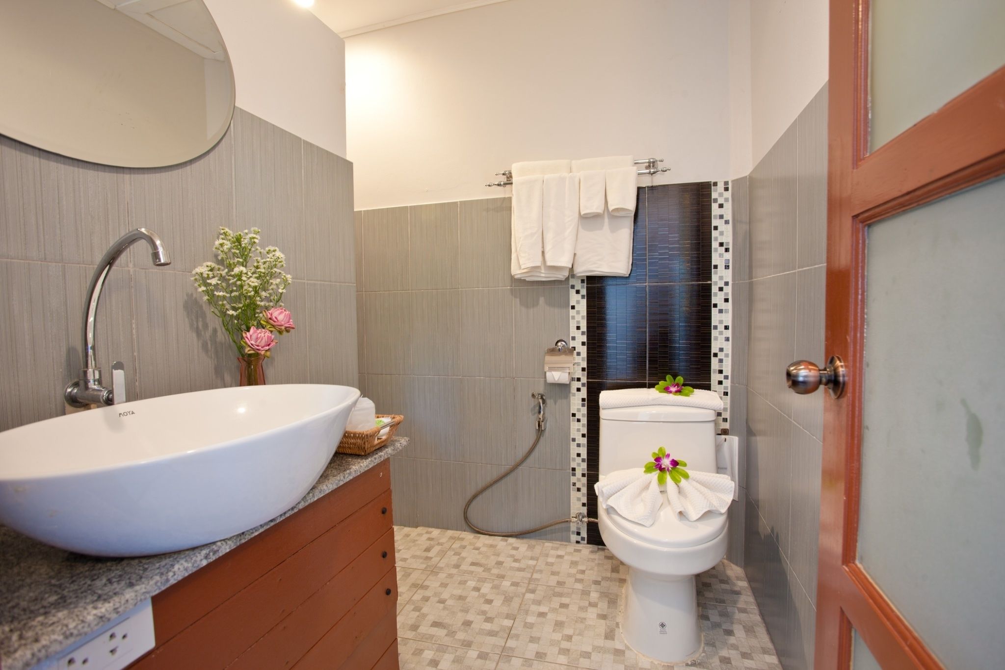 deluxe double room | bathroom | shower, free toiletries, hair dryer, bathrobes