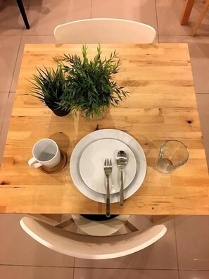 Shower, free toiletries, towels