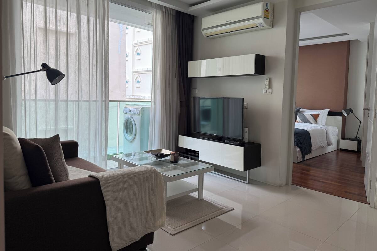 One Bedroom Suite | บริเวณนั่งเล่น | ทีวีจอพลาสมา