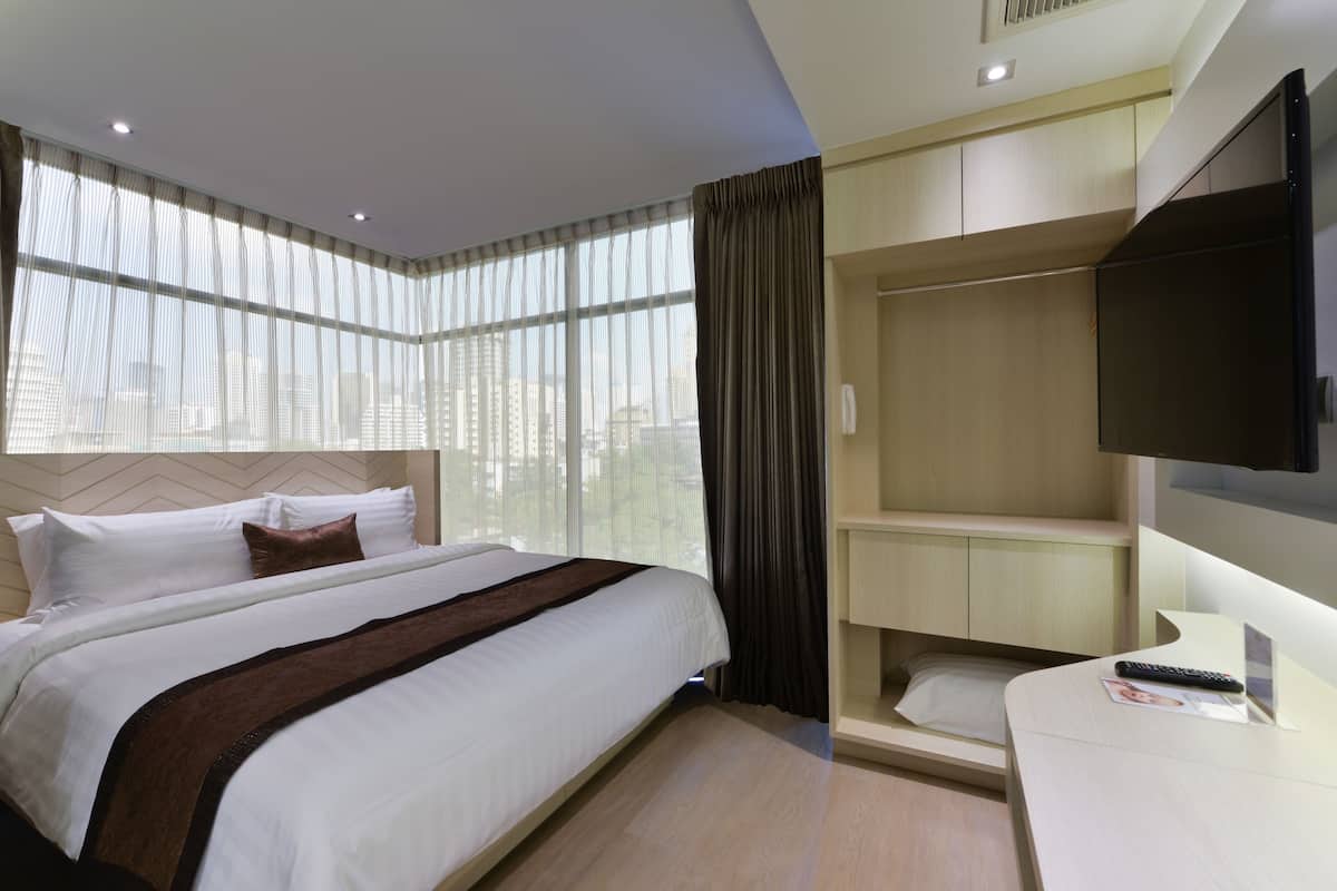 Minibar, in-room safe, desk, blackout curtains
