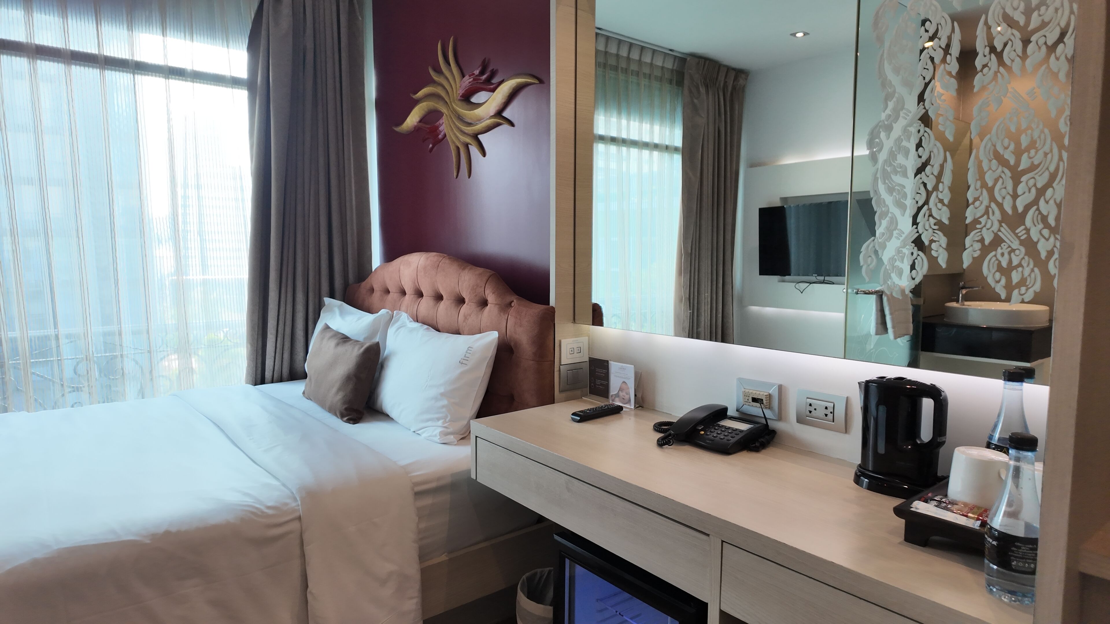 deluxe room | minibar, in-room safe, desk, blackout curtains